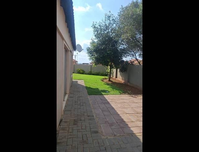 2 BEDROOM TOWNHOUSE FOR SALE IN GREEN HILLS